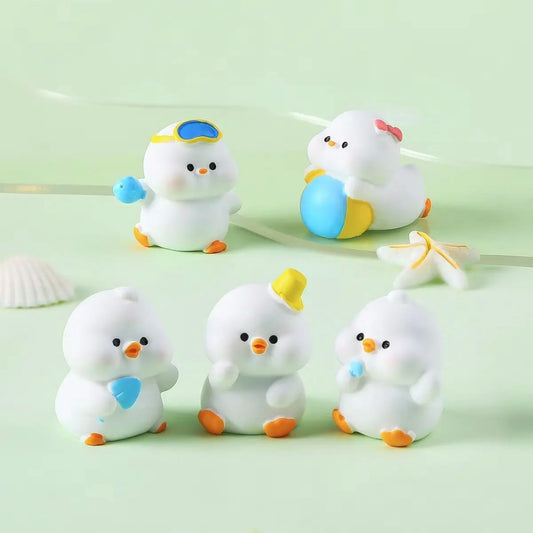 可爱活泼沙滩小鸭